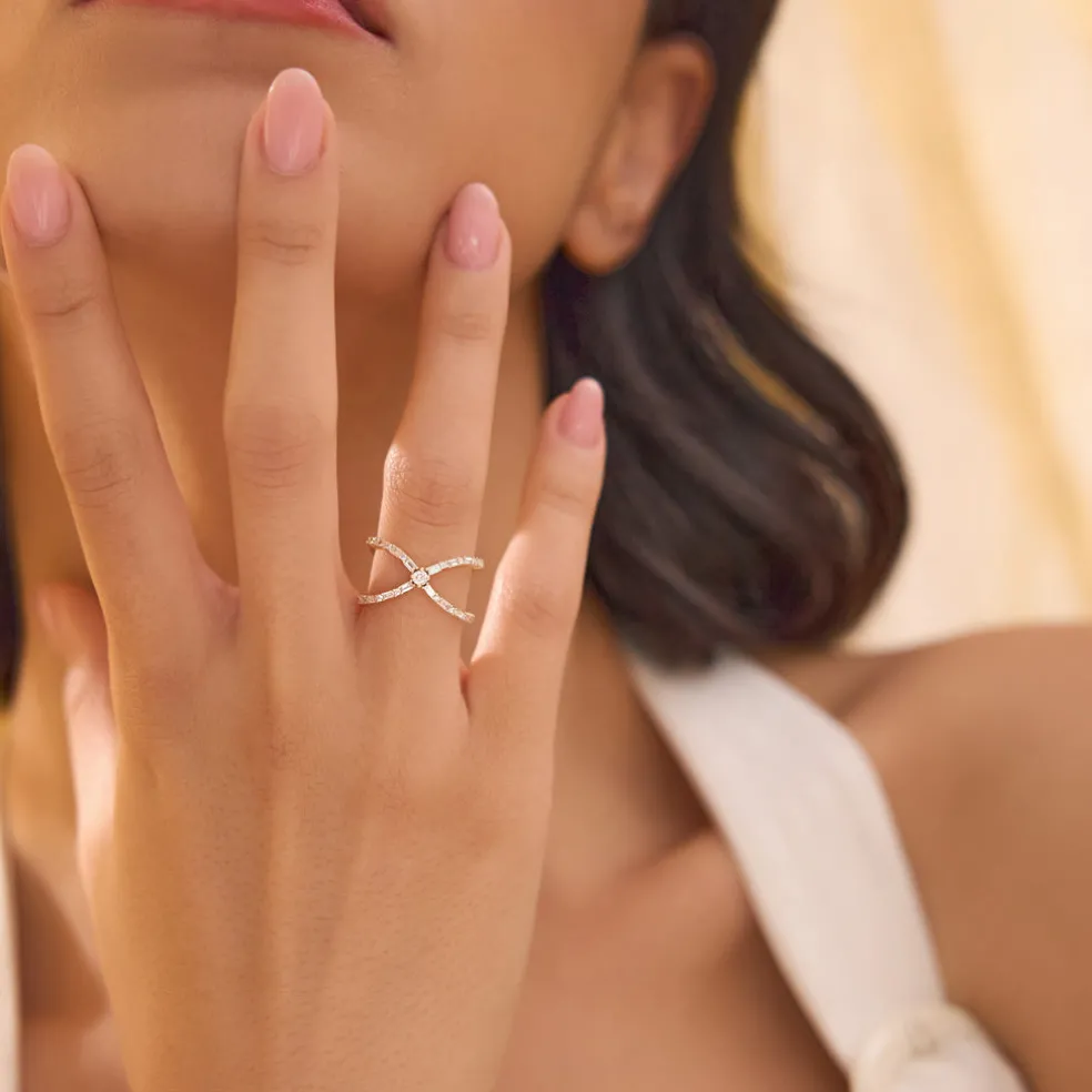Baguette & Round Diamond Crisscross Ring in 14k Gold