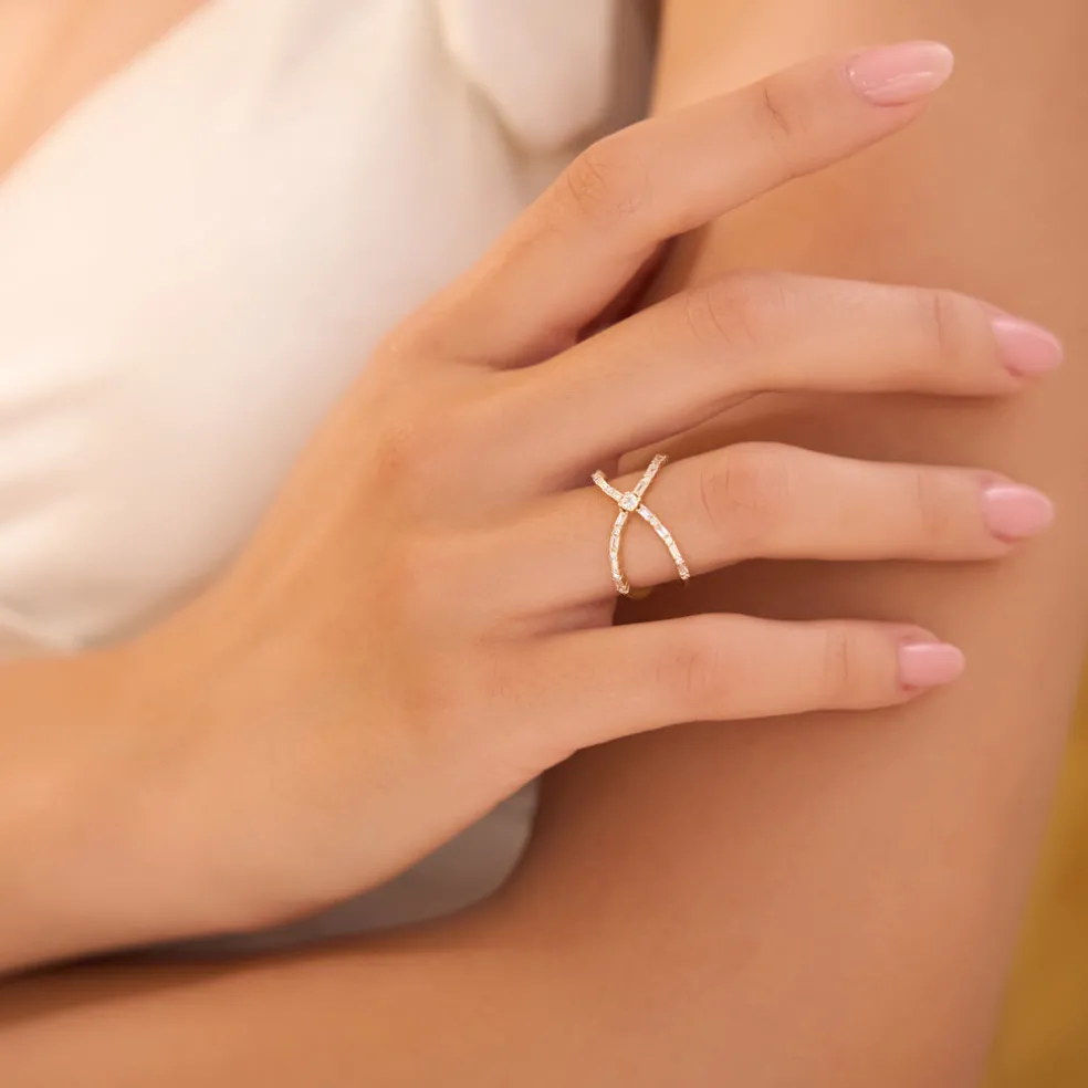 Baguette & Round Diamond Crisscross Ring in 14k Gold