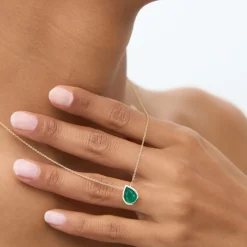 14k 1.50-2.50 ctw Pear Shape Bezel Setting Emerald Necklace