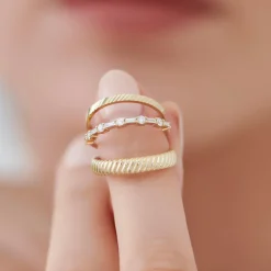14k Baguette and Round Diamond Alternating Ring
