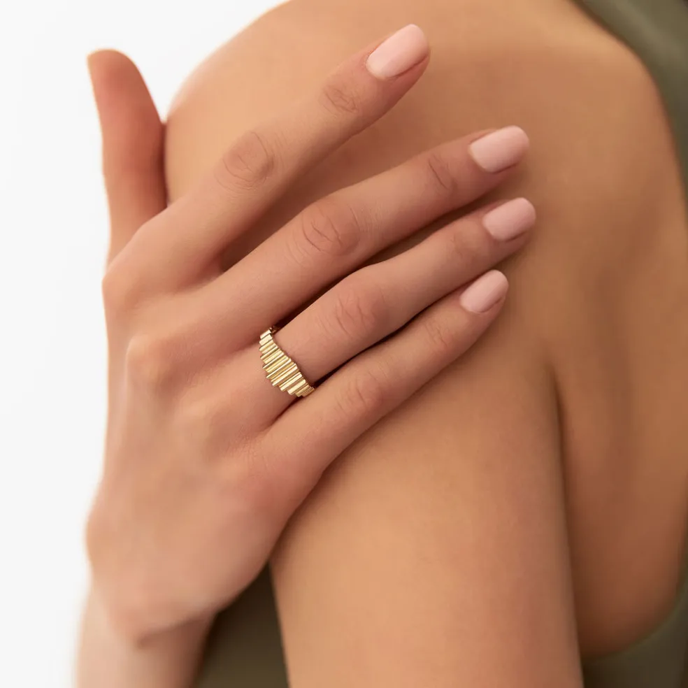 14K Bold Fluted Graduating Gold Ring