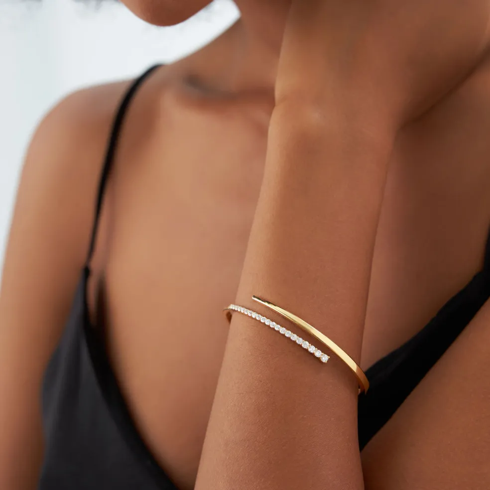 14K Cross Over Graduating Diamond Bangle
