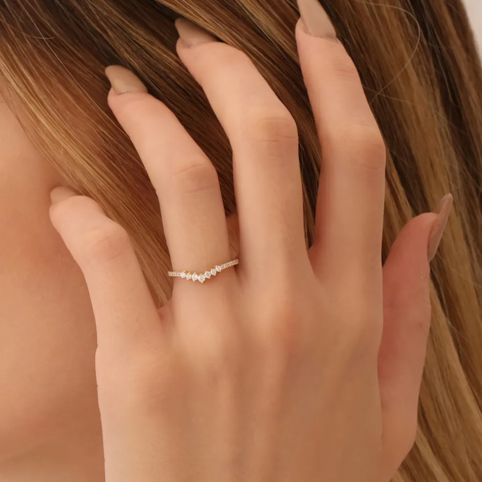 14k Curved Graduating Diamond Wedding Band