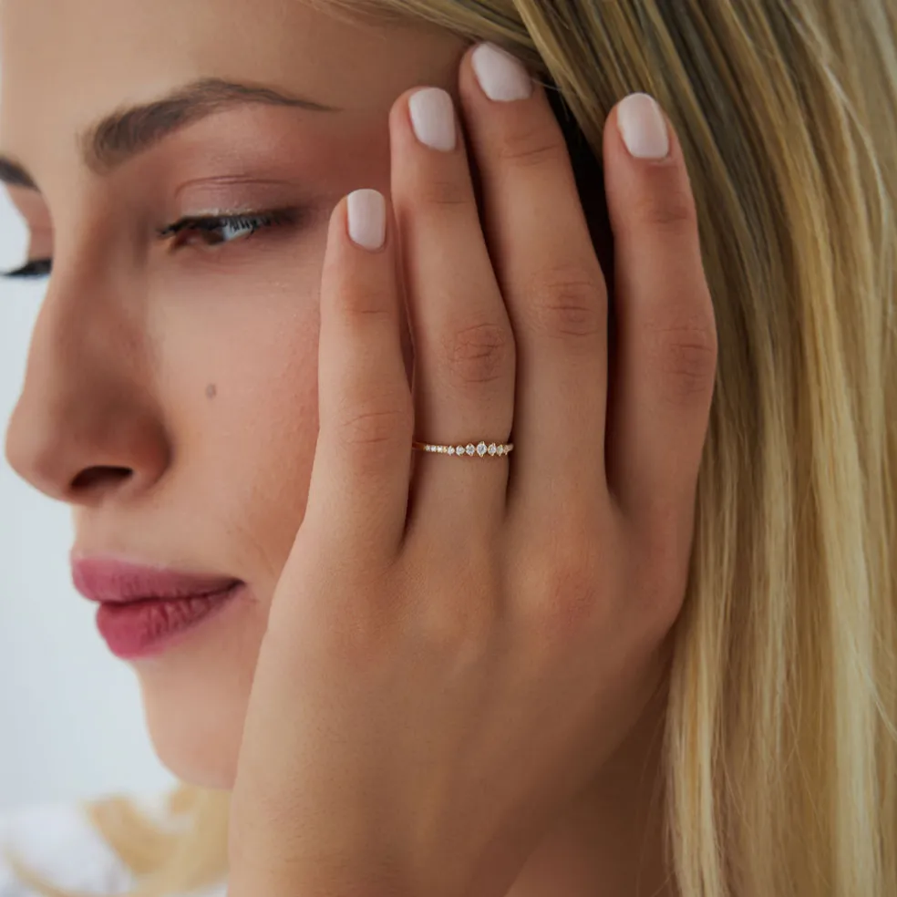 14k Dainty Graduating Diamond Wedding Ring