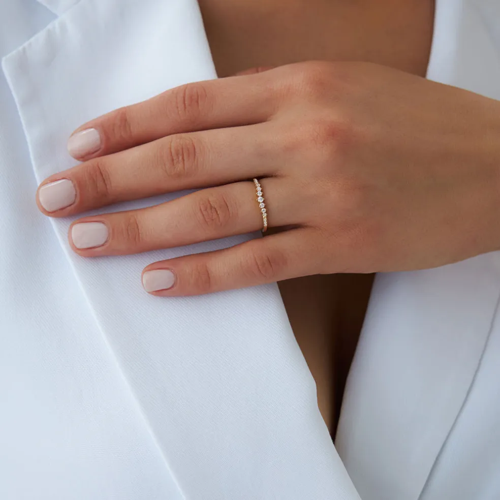 14k Dainty Graduating Diamond Wedding Ring