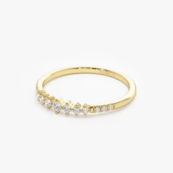 14k Dainty Graduating Diamond Wedding Ring