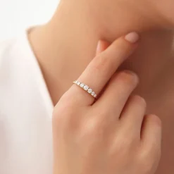 14K Gold 7 Stone Diamond Graduated Wedding Ring