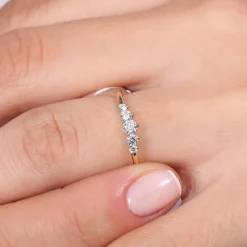 14K Gold 5 Stone Graduating Diamond Wedding Ring