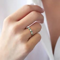 14K Gold Alternating Emerald and Diamond Wedding Band