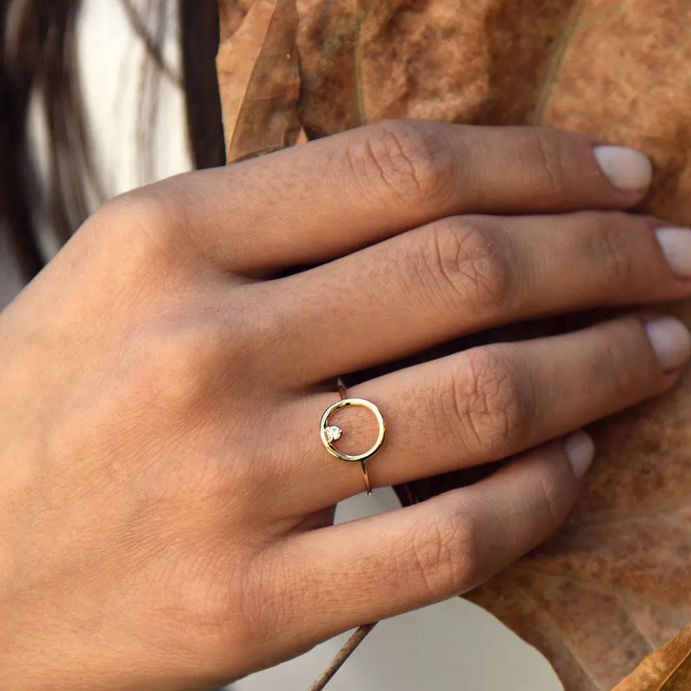 14K Gold Circle Diamond Ring