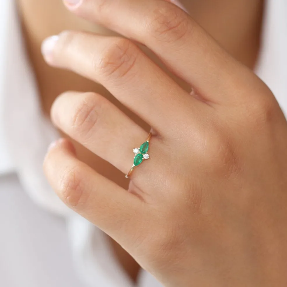 14K Gold Pear Shape Emerald and Diamond Cluster Ring