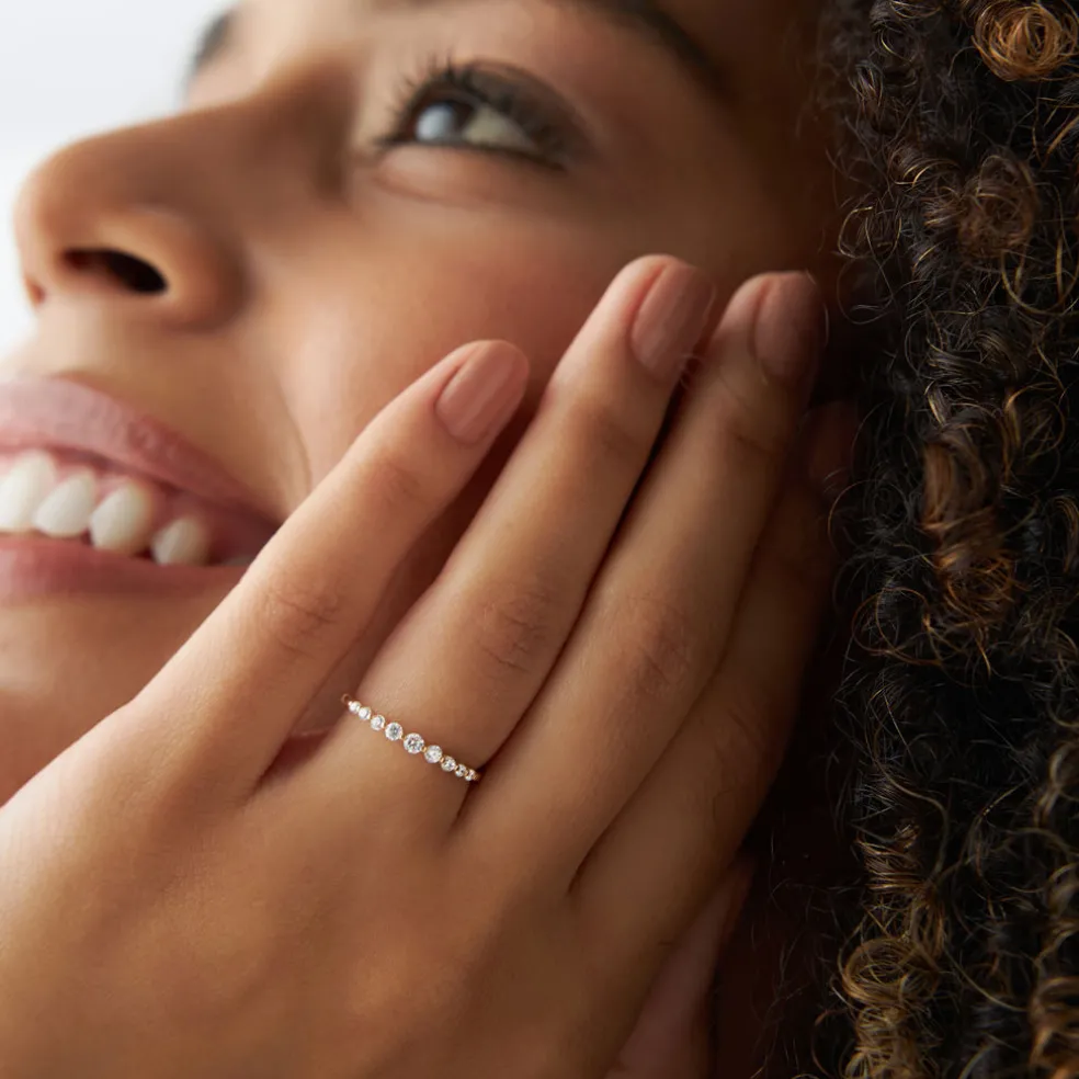 14k Gold Shared Prong Graduating Diamond Wedding Ring