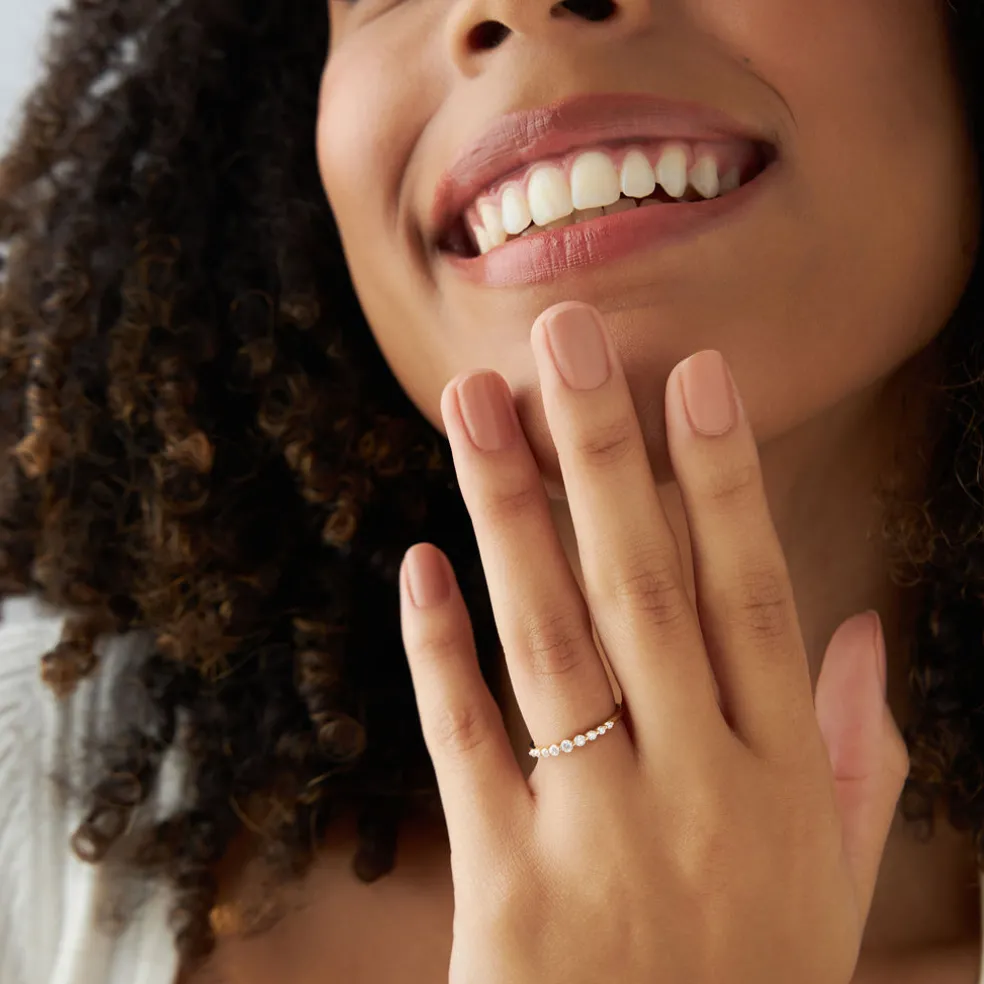 14k Gold Shared Prong Graduating Diamond Wedding Ring