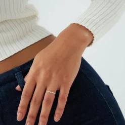14k Gold Shared Prong Graduating Diamond Wedding Ring