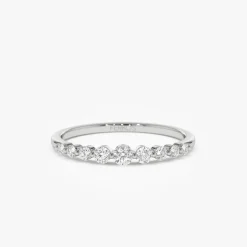 14k Gold Shared Prong Graduating Diamond Wedding Ring