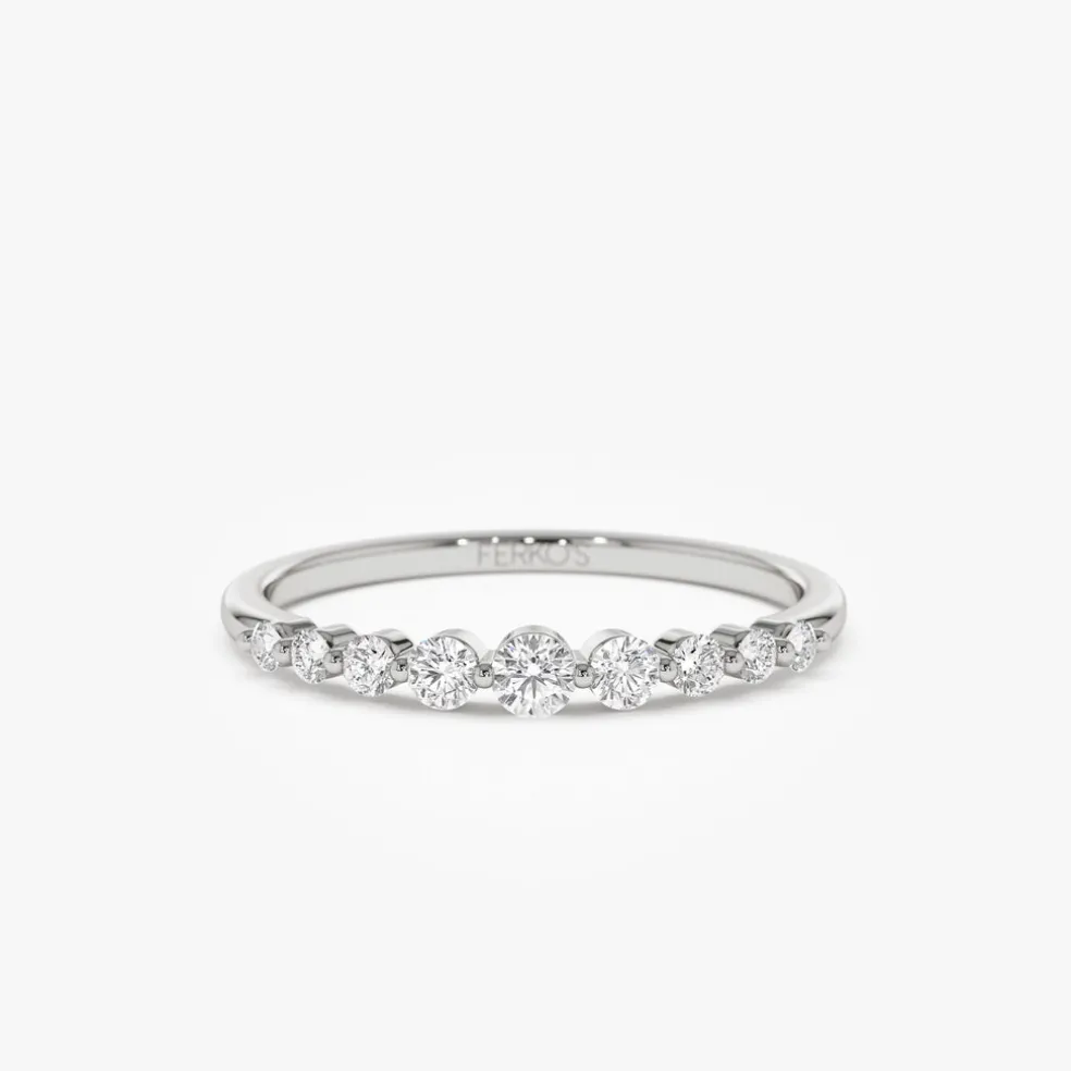 14k Gold Shared Prong Graduating Diamond Wedding Ring