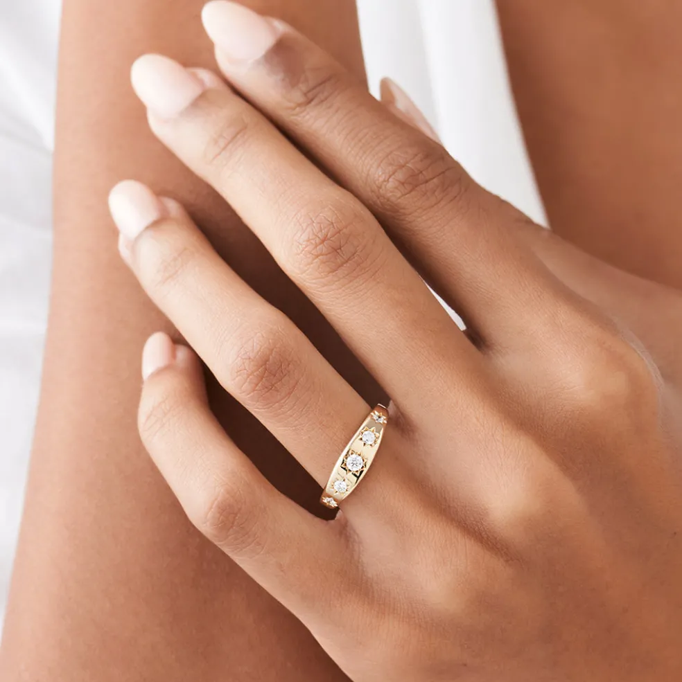 14k Gold Star Setting Graduating Diamond Statement Ring