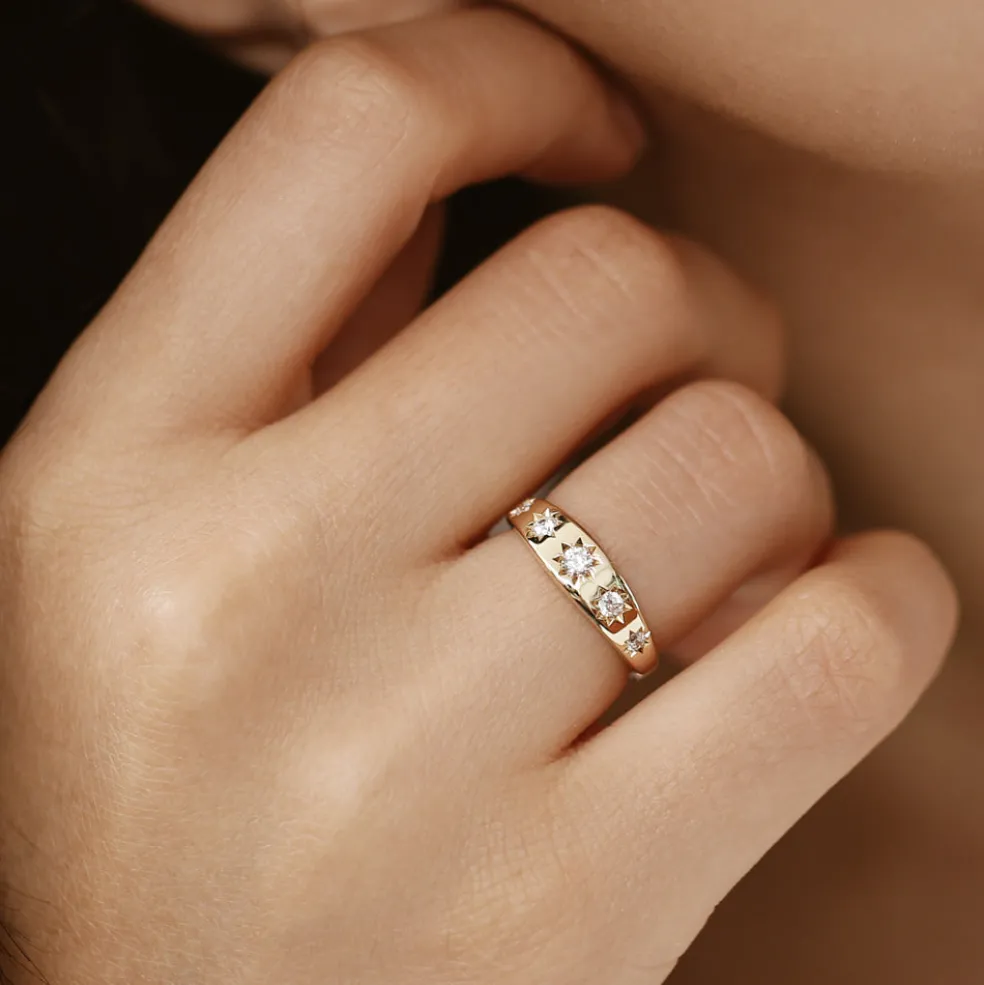 14k Gold Star Setting Graduating Diamond Statement Ring