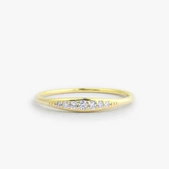 14k Graduating Diamond Wedding Band