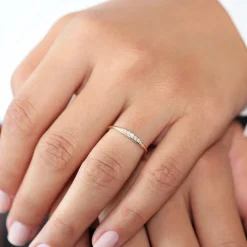 14k Graduating Diamond Wedding Band