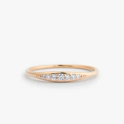 14k Graduating Diamond Wedding Band