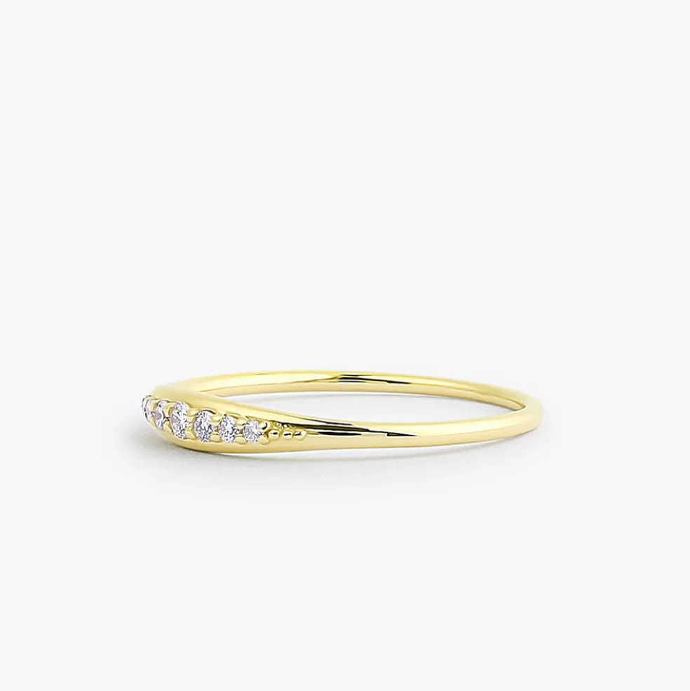 14k Graduating Diamond Wedding Band