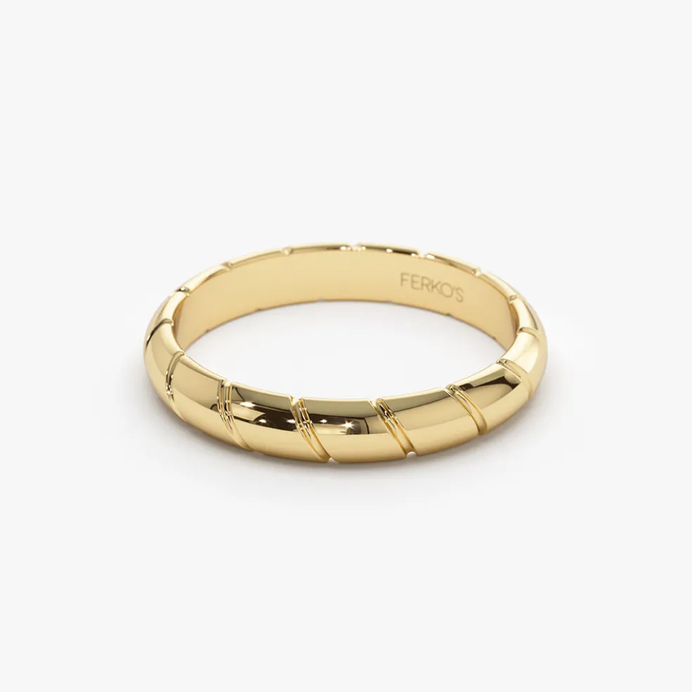 14k 3MM Unique Diagonal Cut Design Gold Ring