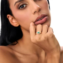 14k Oval Shaped Emerald with Bezel Hale Setting Ring