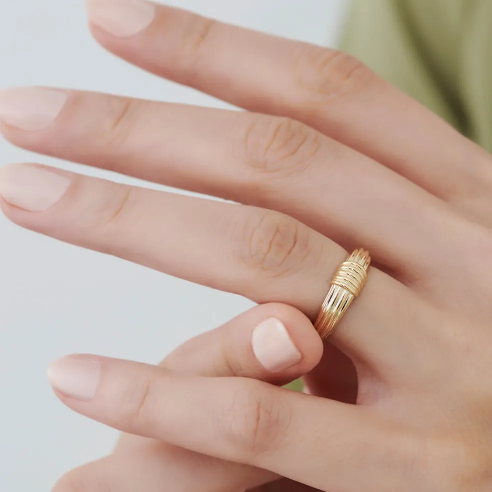 14k Ribbed Dome Graduating Gold Ring