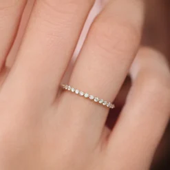 14K Round Diamond Shared Prong Wedding Ring