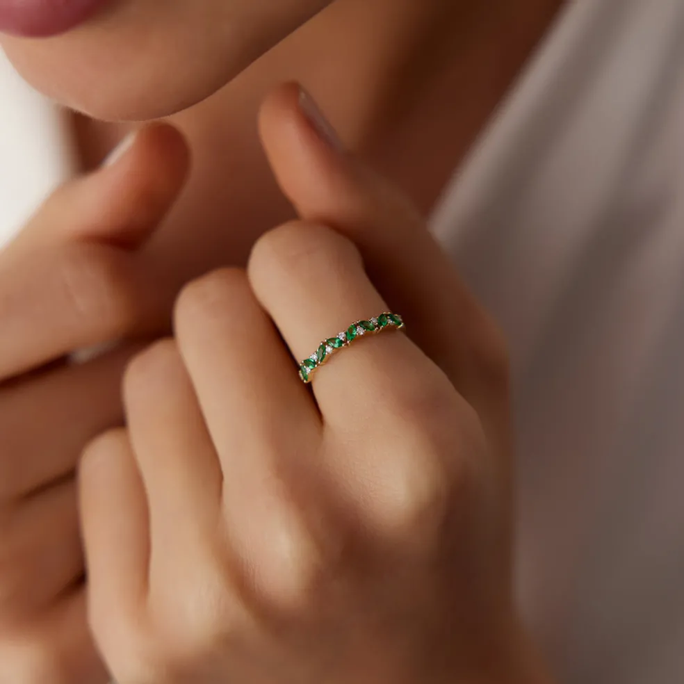 14k Slanted Emerald and Round Diamond Ring