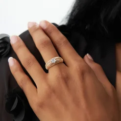14k Unique Ribbed Illusion Setting Diamond Ring
