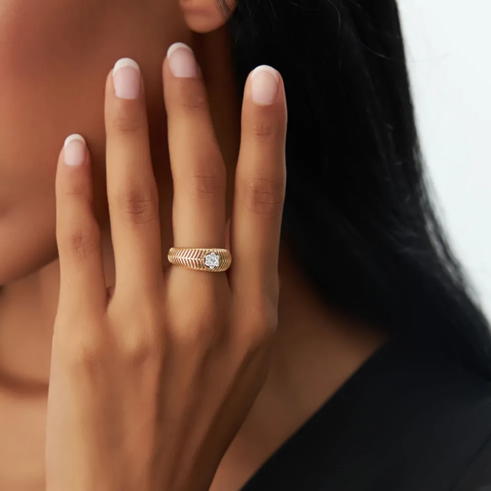 14k Unique Ribbed Illusion Setting Diamond Ring