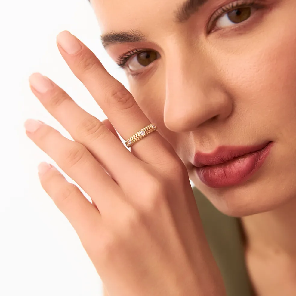 14k Unique Ribbed Three Stone Diamond Ring